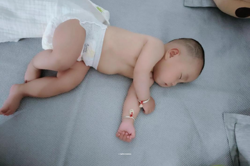 晋城三个月宝宝抬头不稳 晋城三个月宝宝抬头不稳